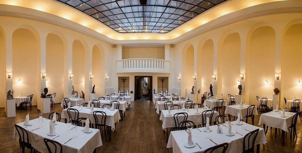 George Hotel Lviv Bagian luar foto