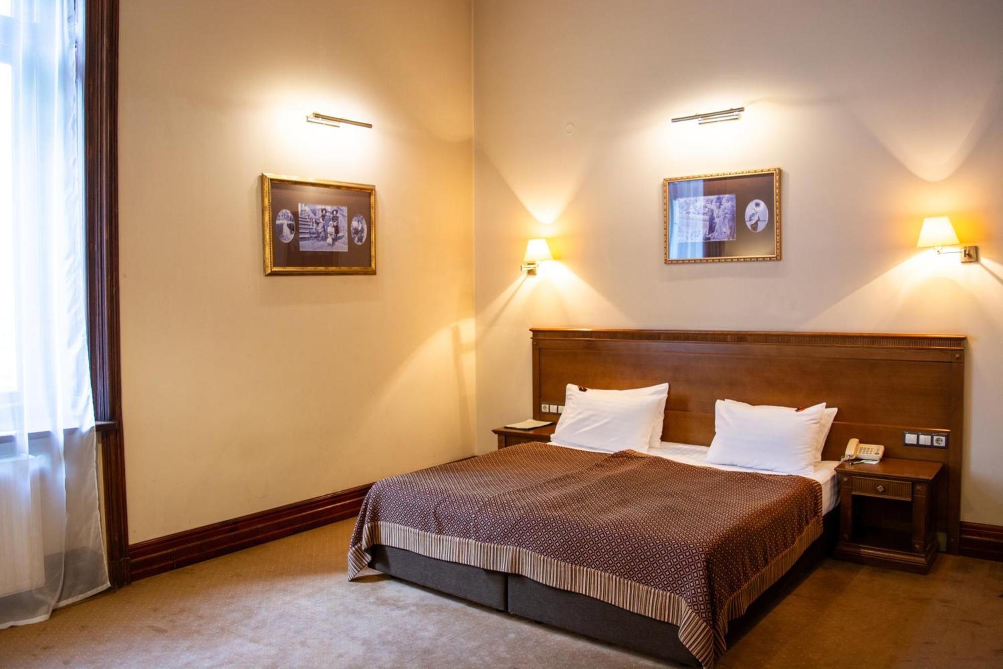 George Hotel Lviv Bagian luar foto