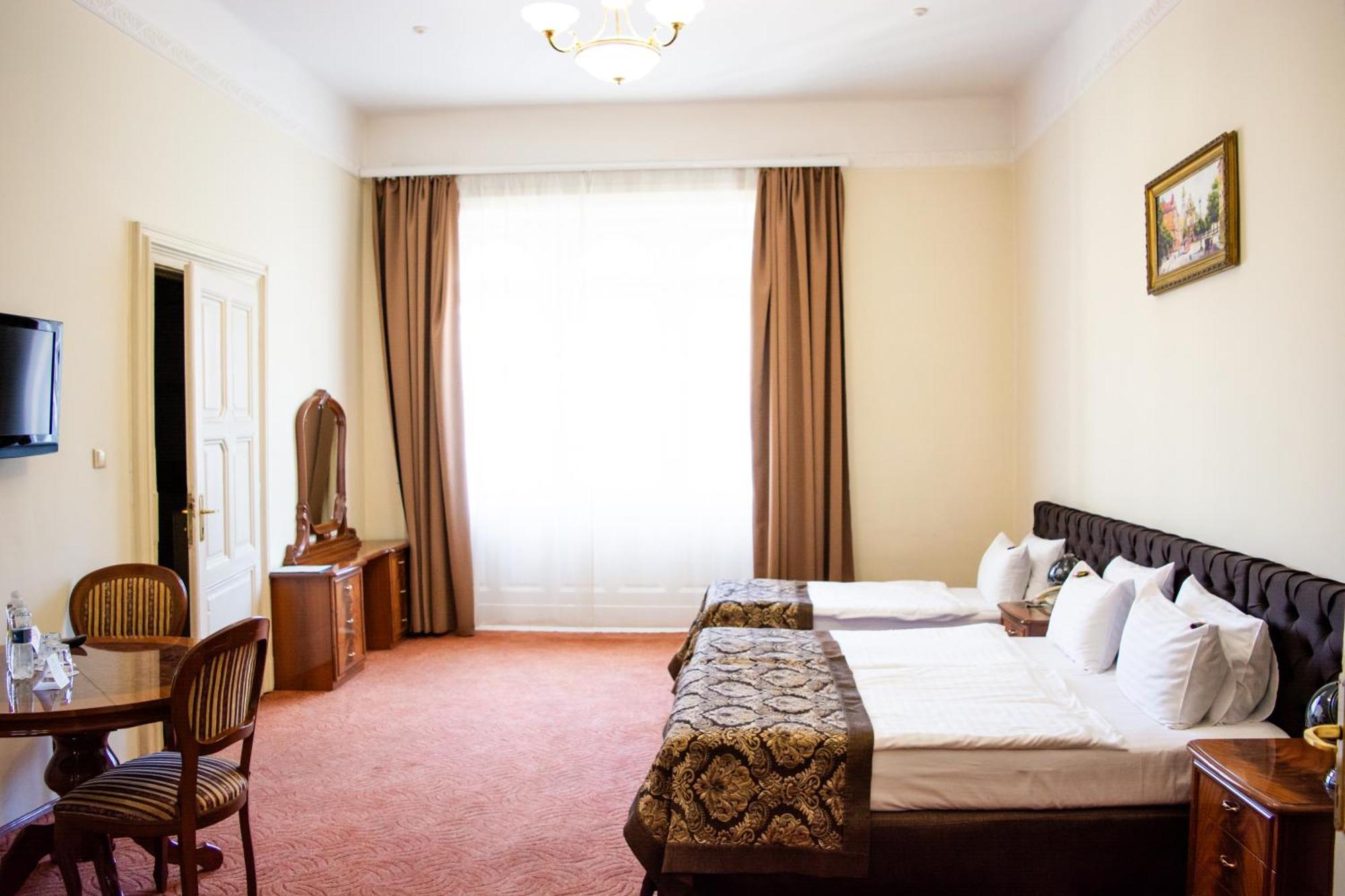 George Hotel Lviv Bagian luar foto