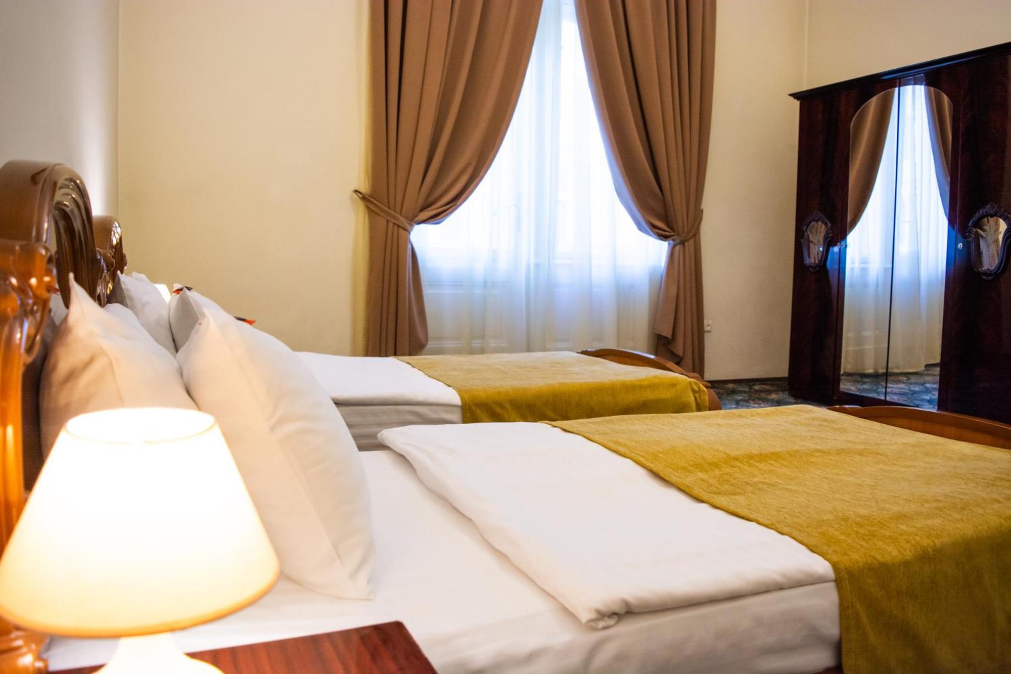 George Hotel Lviv Bagian luar foto