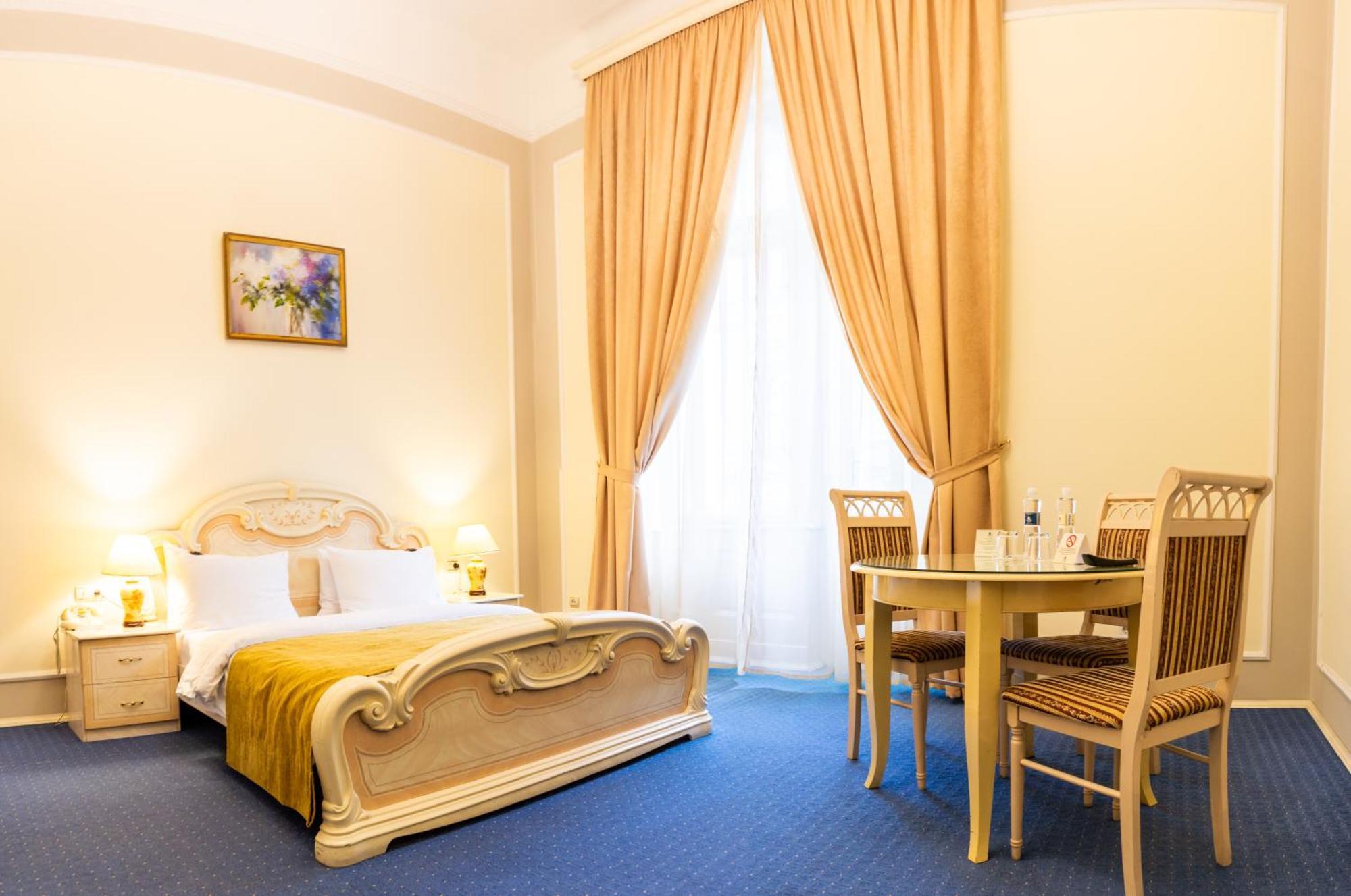 George Hotel Lviv Bagian luar foto