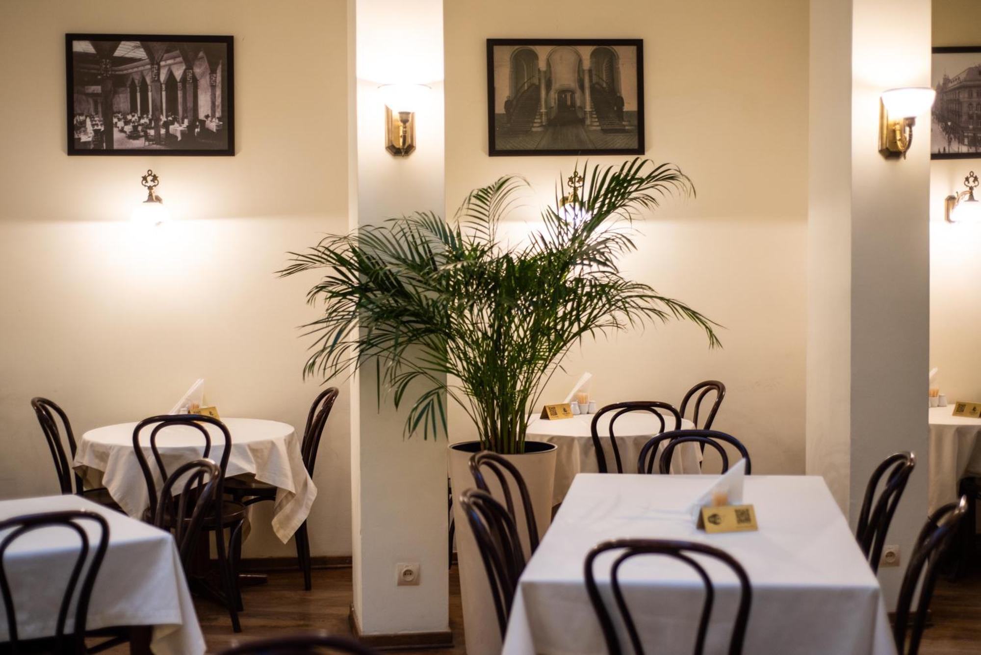 George Hotel Lviv Bagian luar foto