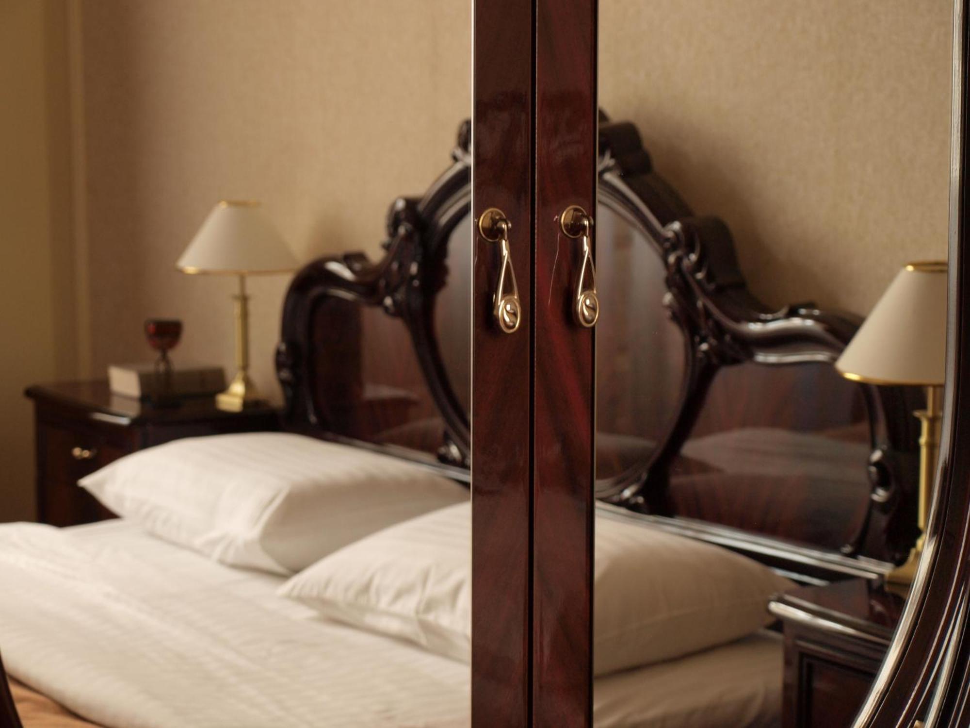 George Hotel Lviv Bagian luar foto