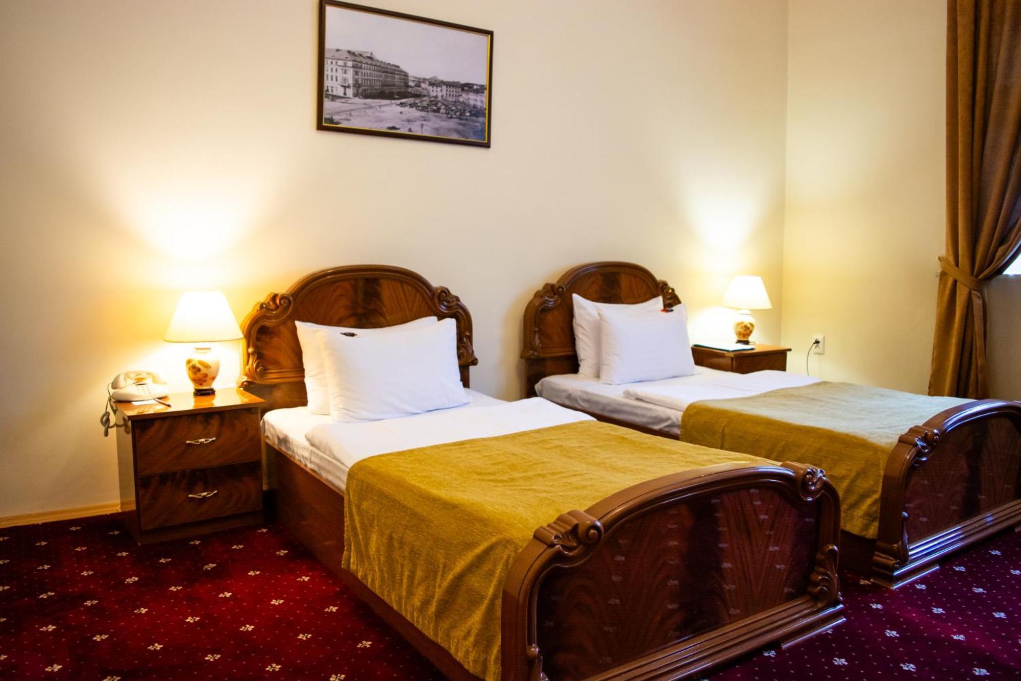 George Hotel Lviv Bagian luar foto
