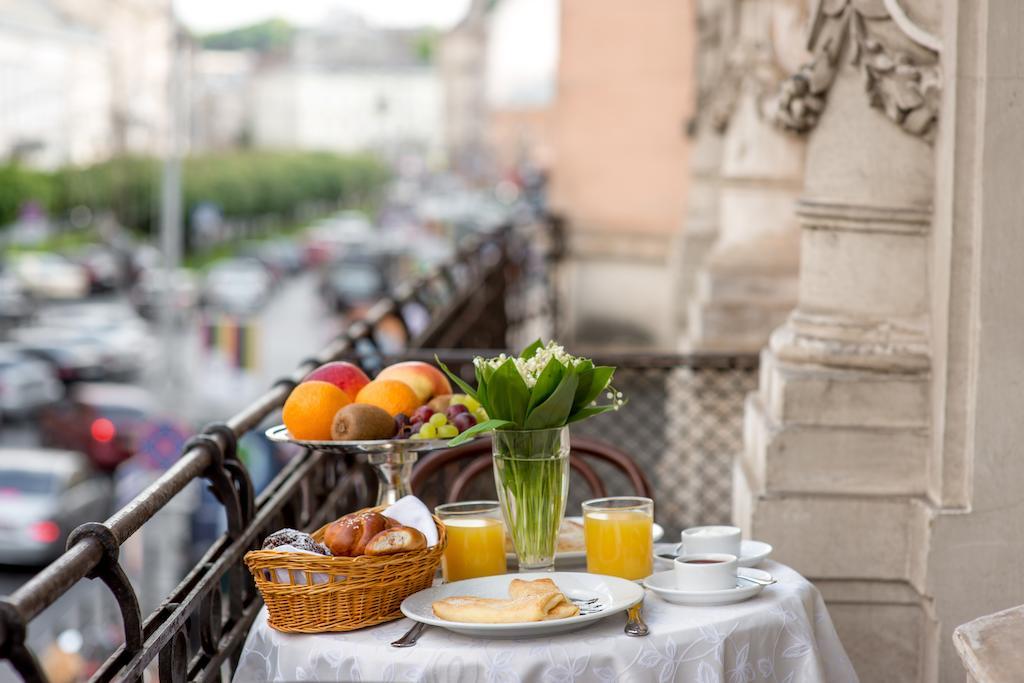 George Hotel Lviv Bagian luar foto