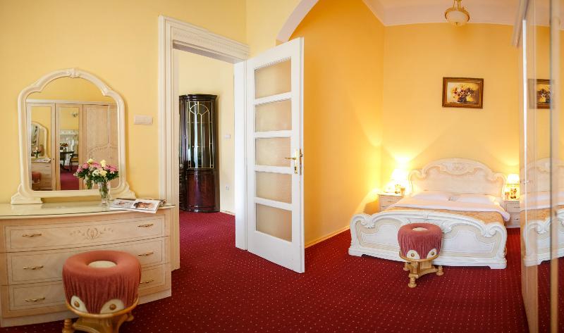 George Hotel Lviv Bagian luar foto