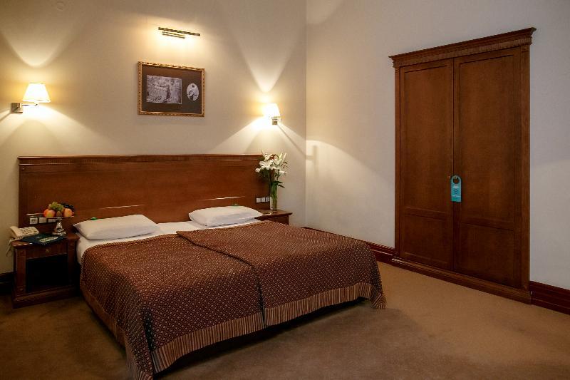 George Hotel Lviv Bagian luar foto