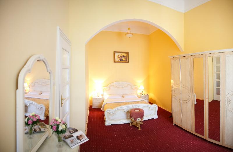 George Hotel Lviv Bagian luar foto