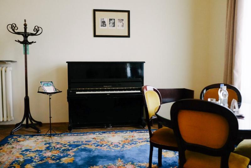 George Hotel Lviv Bagian luar foto